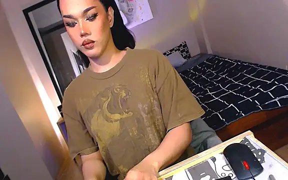 Ur temptress sam online show from 5, 3, 2025