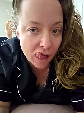 julimonroe online show from 17, 3, 2025