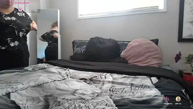 julimonroe online show from 19, 10, 2025