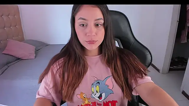 EmmaGrace1999 online show from 6, 12, 2024