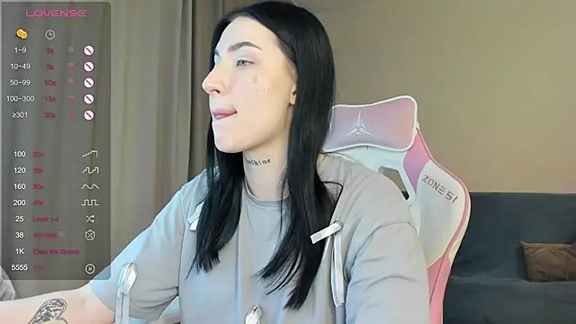 JenniferQueen11 online show from 9, 1, 2025