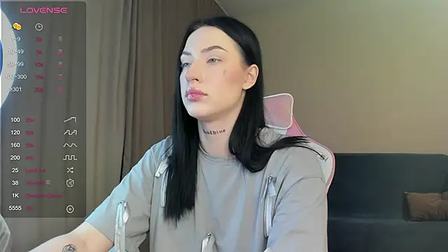 JenniferQueen11 online show from 10, 1, 2025