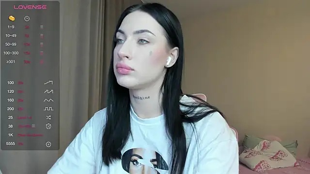 JenniferQueen11 online show from 22, 1, 2025