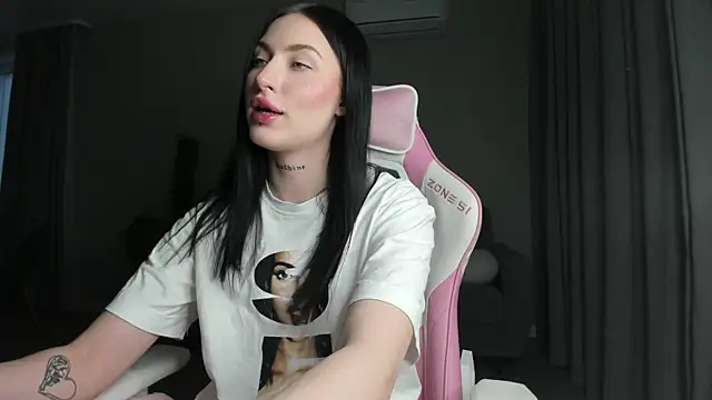 JenniferQueen11 online show from 19, 2, 2025