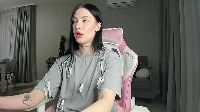 JenniferQueen11 online show from 21, 2, 2025