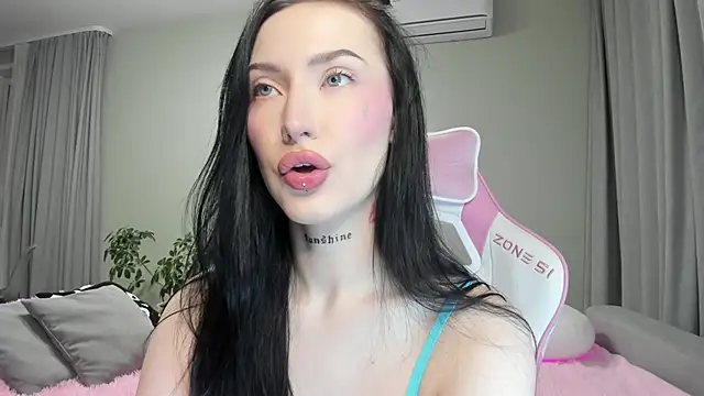 JenniferQueen11 online show from 11, 9, 2025