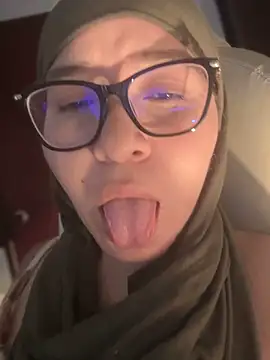 MatchedEyebrow online show from 19, 9, 2025