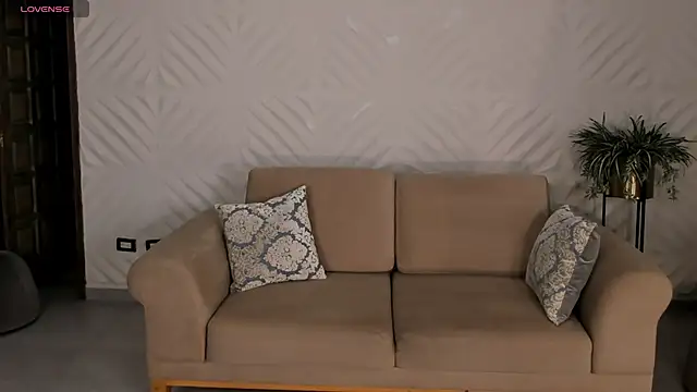 Snapshot of MadelineFox chatting on 21, 4, 2026 MadelineFox online show from 21, 4, 2026