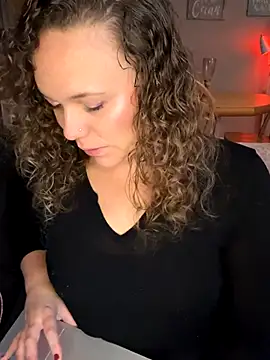 AuroraSummers online show from 3, 11, 2025