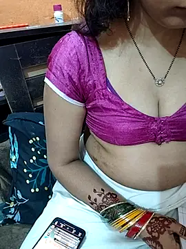 Snapshot of Diya_143 chatting on 10, 4, 2026 Diya 143 online show from 10, 4, 2026