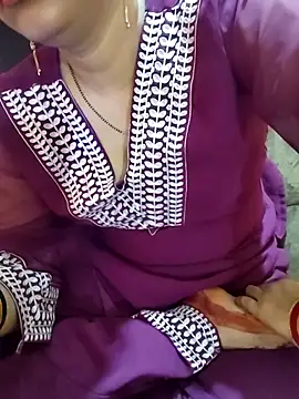 Snapshot of Diya_143 chatting on 13, 4, 2026 Diya 143 online show from 13, 4, 2026