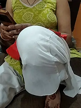 Snapshot of Diya_143 chatting on 14, 4, 2026 Diya 143 online show from 14, 4, 2026