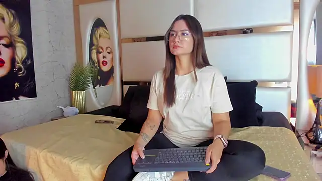 Snapshot of celestestars chatting on 19, 11, 2025 celestestars online show from 19, 11, 2025