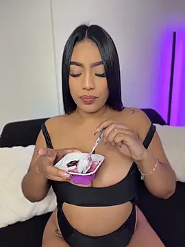 Sara mocca  online show from 15, 4, 2026