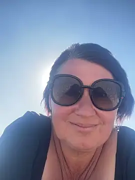 XLindaMilfX online show from 13, 9, 2025