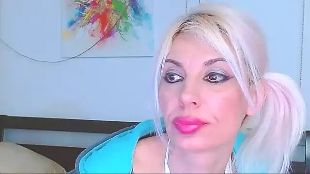 HoneyLara online show from 13, 3, 2025