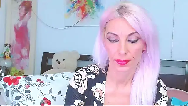 HoneyLara online show from 9, 10, 2025