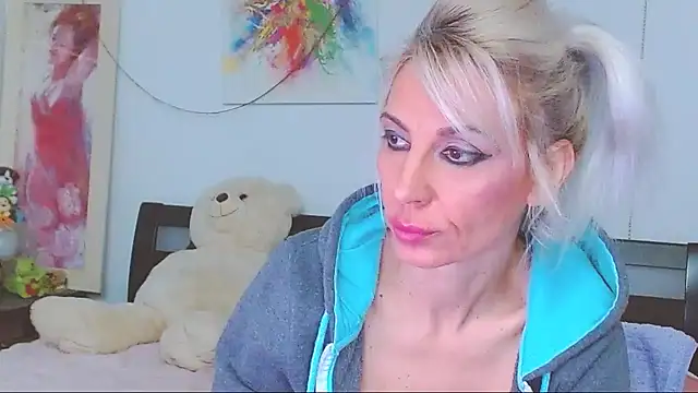 HoneyLara online show from 15, 1, 2026