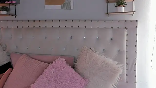 Atenea Klett  online show from 26, 9, 2025