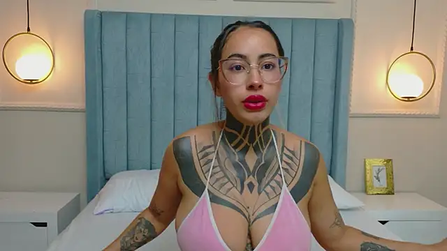 NicoleBlum online show from 7, 4, 2026