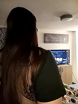 AriaRussell online show from 2, 3, 2026