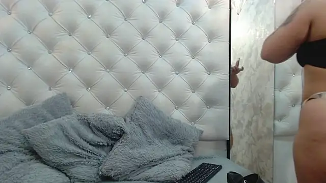 Snapshot of EmilyQueen3x chatting on 7, 1, 2025 EmilyQueen3x online show from 7, 1, 2025