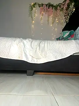 ArielleMillerr online show from 11, 10, 2025