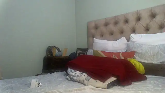 Snapshot of caramelqueen11 chatting on 2, 12, 2024 caramelqueen11 online show from 2, 12, 2024