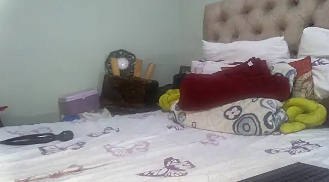 Snapshot of caramelqueen11 chatting on 25, 12, 2024 caramelqueen11 online show from 25, 12, 2024