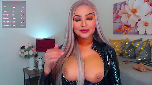 HugeCock Savanna online show from 19, 9, 2025