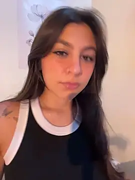 Snapshot of loolla_23 chatting on 2, 2, 2026 loolla 23 online show from 2, 2, 2026