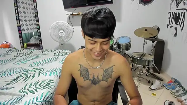 Snapshot of Zack_falcon chatting on 4, 1, 2025 Zack falcon online show from 4, 1, 2025