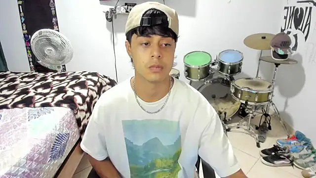 Snapshot of Zack_falcon chatting on 23, 10, 2025 Zack falcon online show from 23, 10, 2025