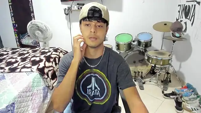 Snapshot of Zack_falcon chatting on 28, 10, 2025 Zack falcon online show from 28, 10, 2025