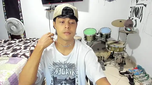 Snapshot of Zack_falcon chatting on 30, 10, 2025 Zack falcon online show from 30, 10, 2025