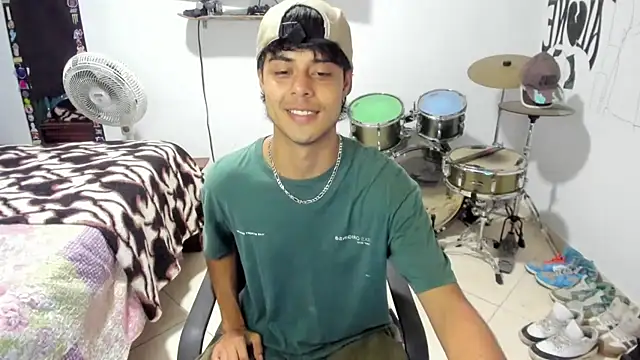 Snapshot of Zack_falcon chatting on 4, 11, 2025 Zack falcon online show from 4, 11, 2025