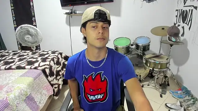 Snapshot of Zack_falcon chatting on 6, 11, 2025 Zack falcon online show from 6, 11, 2025