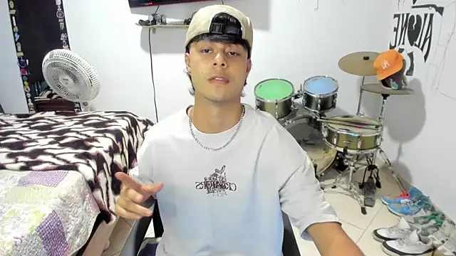 Snapshot of Zack_falcon chatting on 15, 11, 2025 Zack falcon online show from 15, 11, 2025