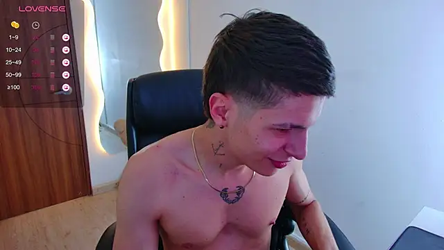 Snapshot of harrisoncuper chatting on 5, 12, 2024 harrisoncuper online show from 5, 12, 2024