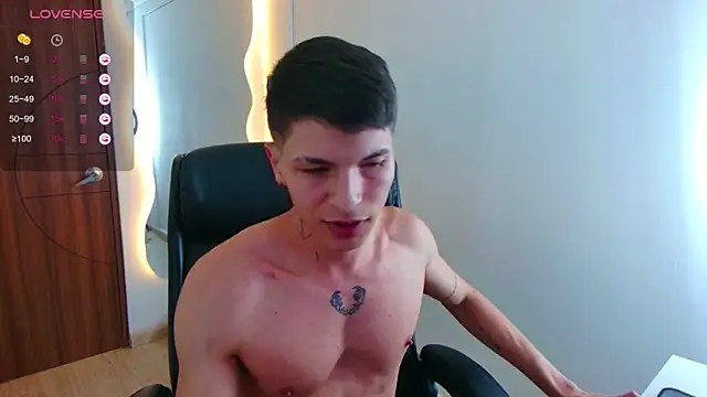 Snapshot of harrisoncuper chatting on 4, 2, 2025 harrisoncuper online show from 4, 2, 2025