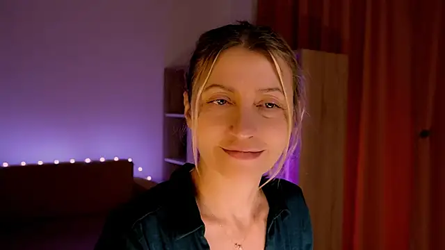 Snapshot of ZoeGrant chatting on 28, 4, 2026 ZoeGrant online show from 28, 4, 2026