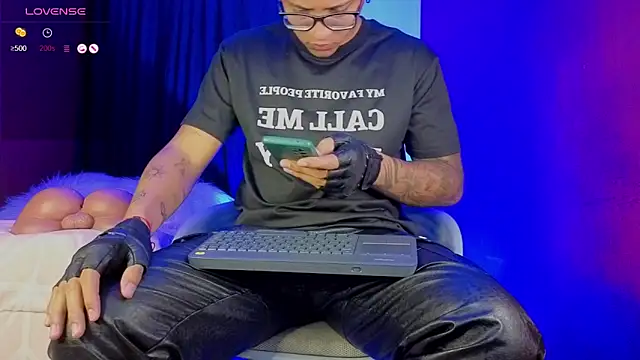 TomLover 12 online show from 5, 10, 2025