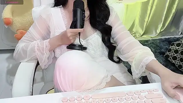 Mya Lee online show from 21, 2, 2025