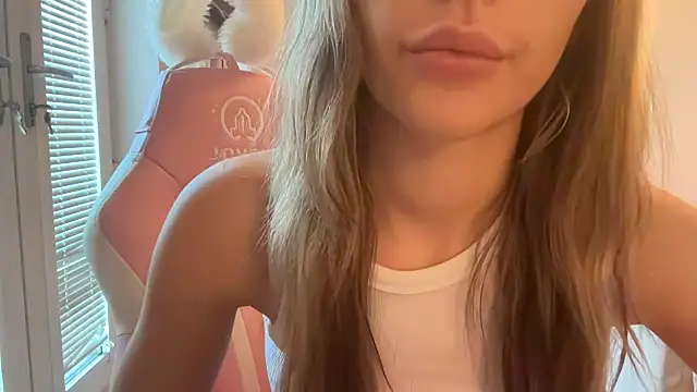 Lillymariee online show from 2, 1, 2025