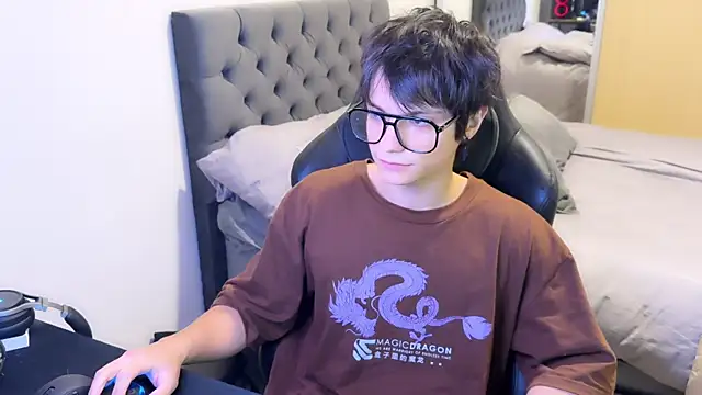 Snapshot of SasukeUhchiaa chatting on 11, 3, 2025 SasukeUhchiaa online show from 11, 3, 2025