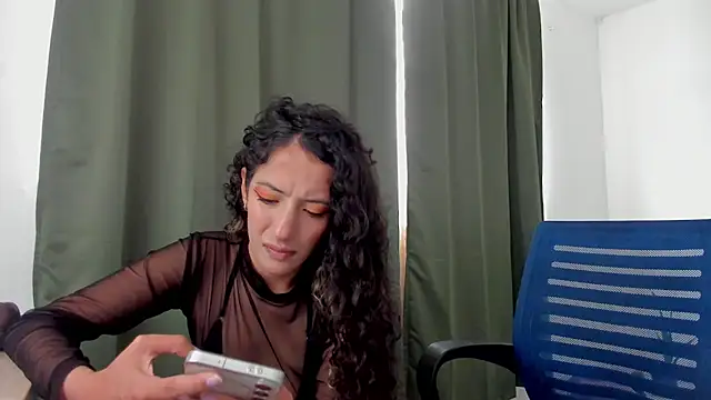 Snapshot of Lucia_Fuster chatting on 12, 7, 2026 Lucia Fuster online show from 12, 7, 2026