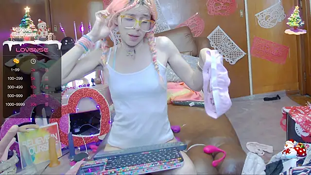 Skinygirl online show from 12, 2, 2025