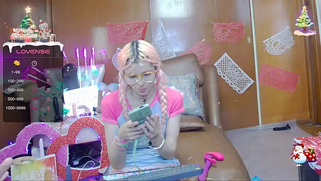 Skinygirl online show from 13, 2, 2025