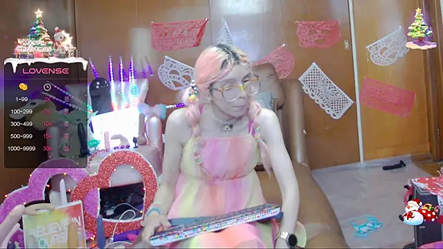 Skinygirl online show from 18, 2, 2025