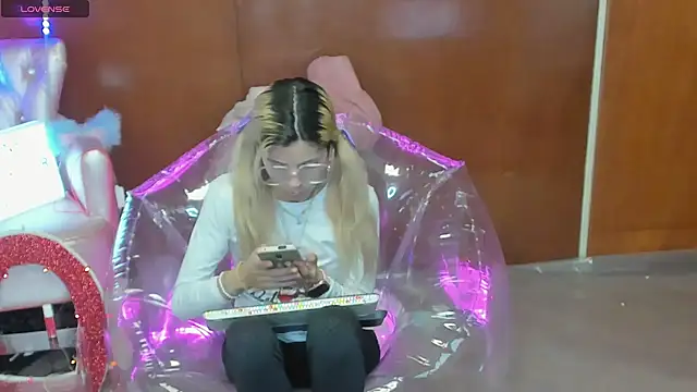 Skinygirl online show from 21, 3, 2026